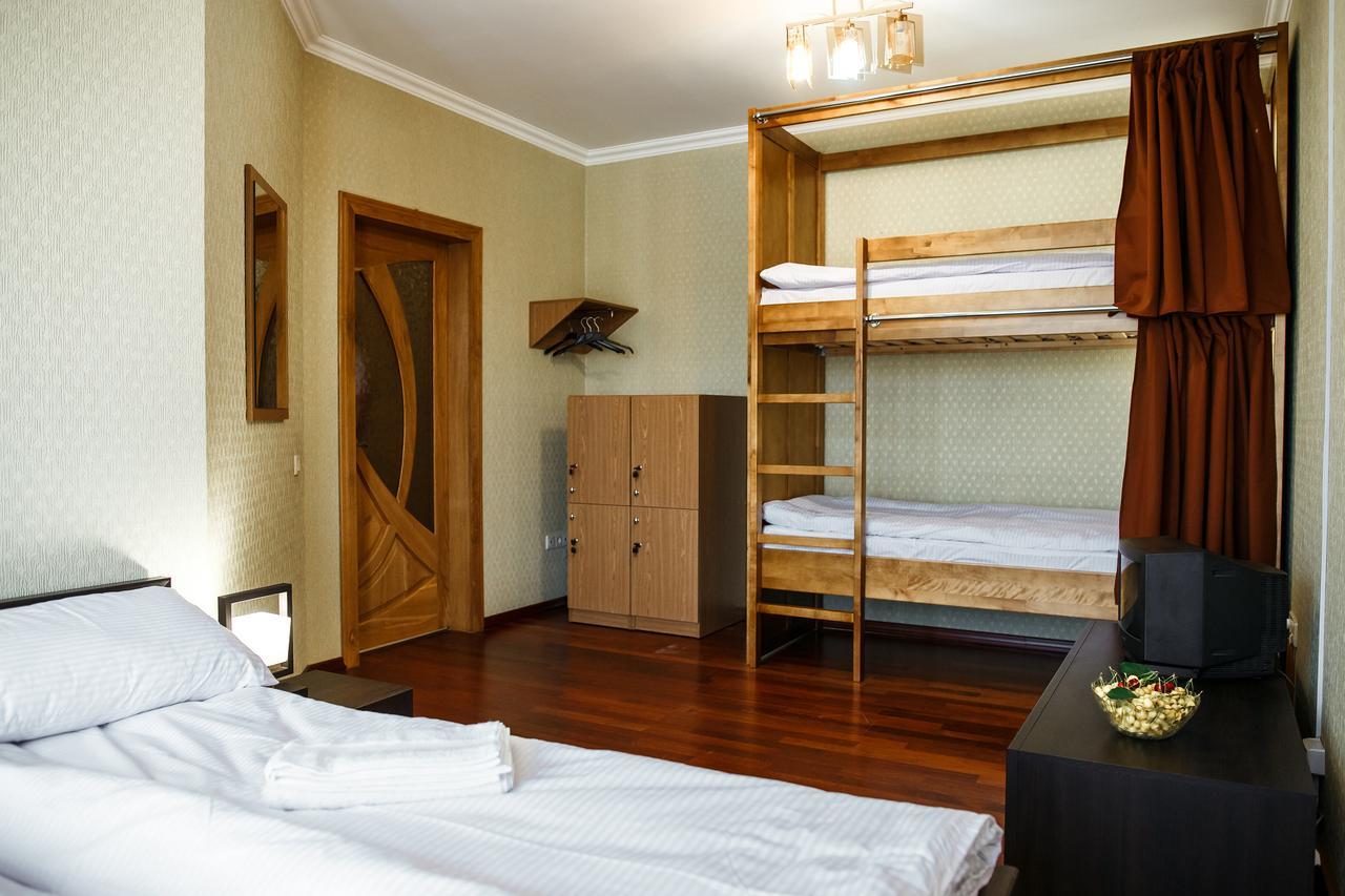 Sweet Home Hostel \u002F Guest House TTchernivtsi Extérieur photo