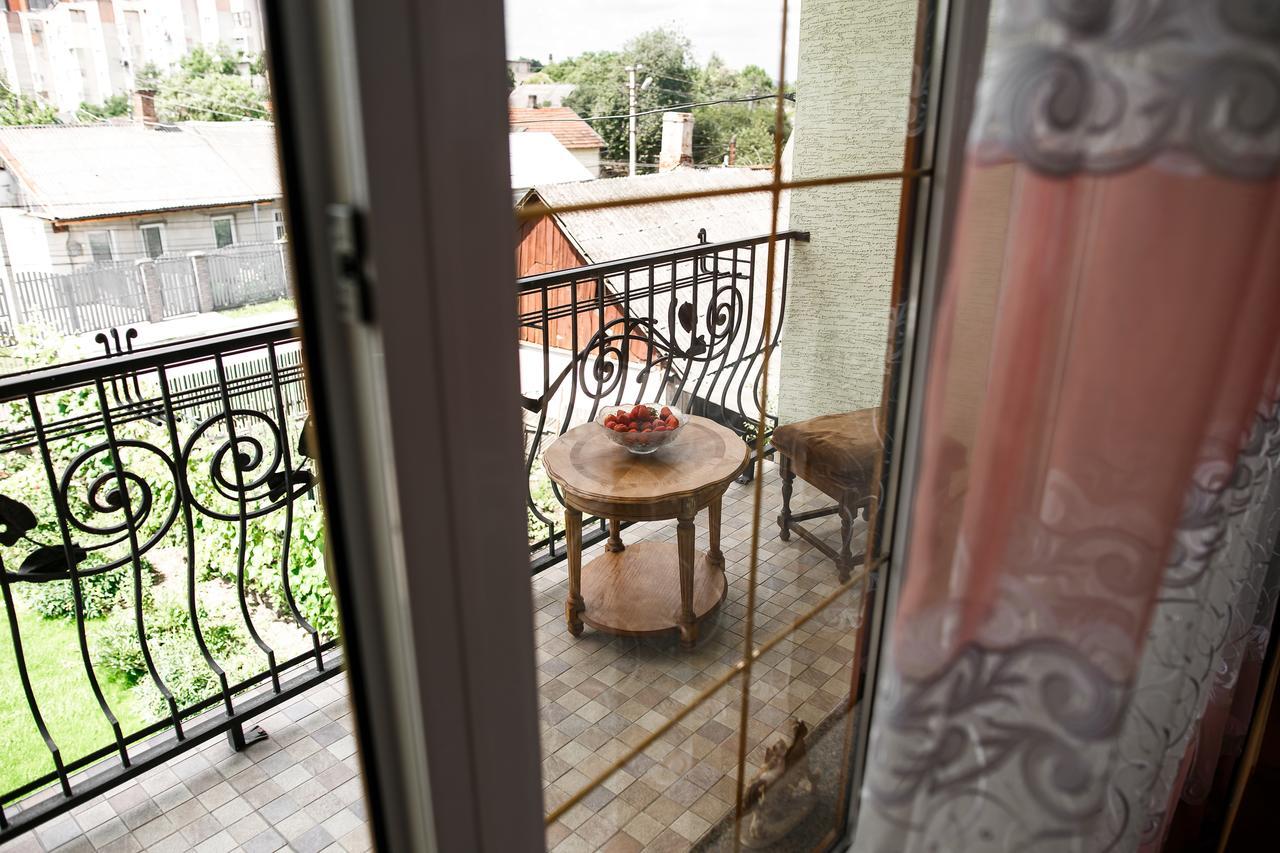 Sweet Home Hostel \u002F Guest House TTchernivtsi Extérieur photo