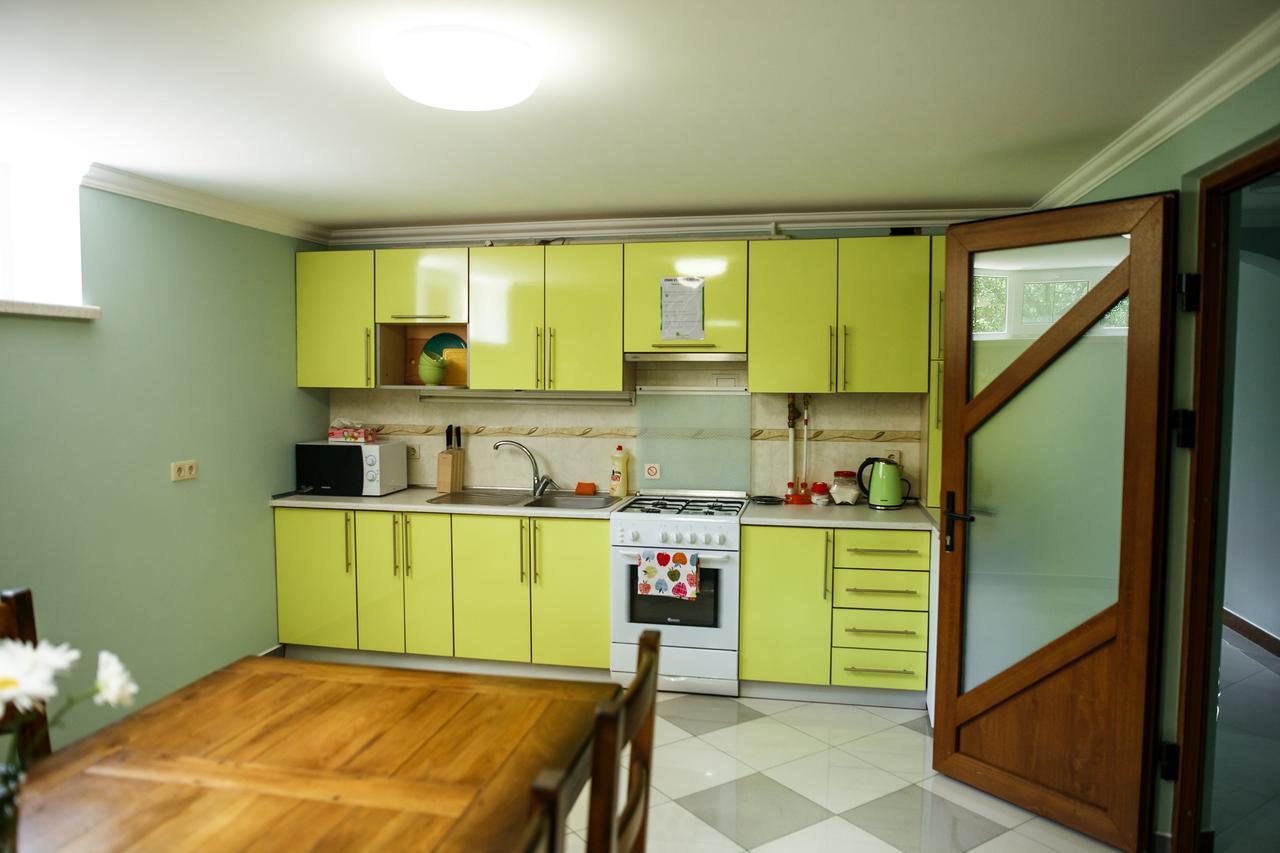 Sweet Home Hostel \u002F Guest House TTchernivtsi Extérieur photo