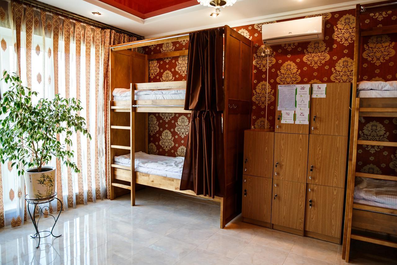 Sweet Home Hostel \u002F Guest House TTchernivtsi Extérieur photo