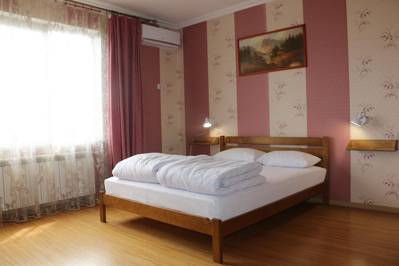Sweet Home Hostel \u002F Guest House TTchernivtsi Extérieur photo