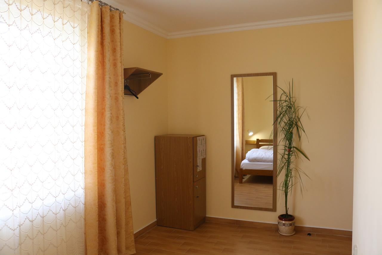 Sweet Home Hostel \u002F Guest House TTchernivtsi Extérieur photo