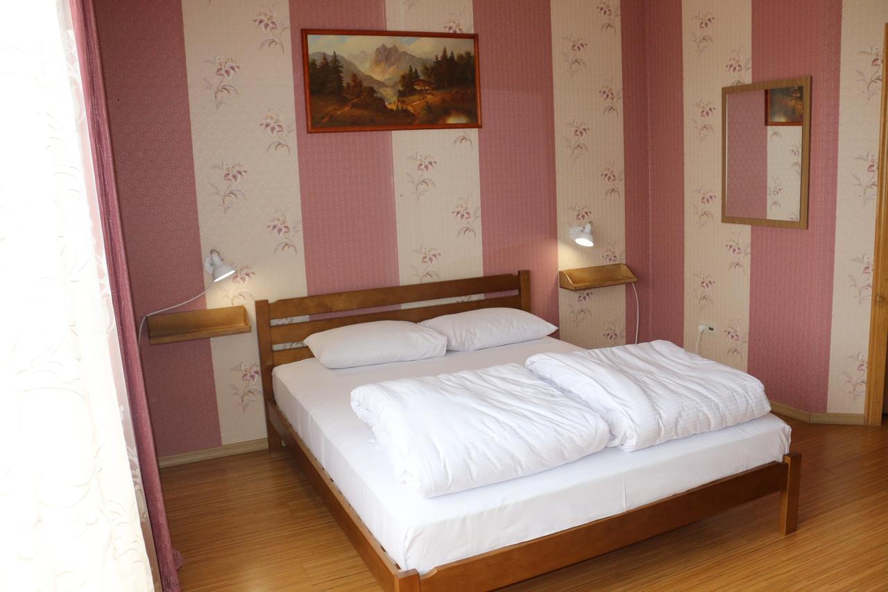 Sweet Home Hostel \u002F Guest House TTchernivtsi Extérieur photo
